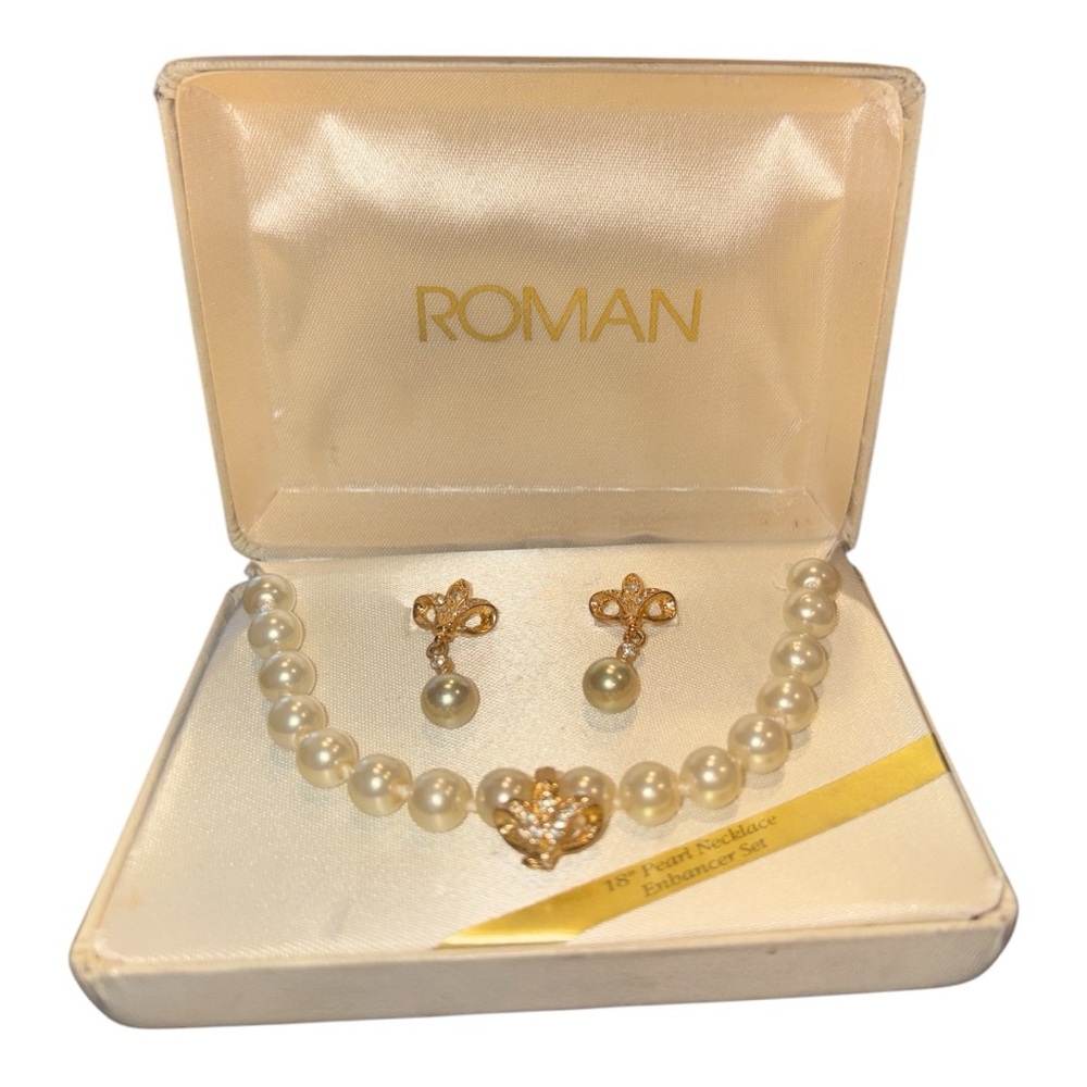 Roman Vintage 18” Pearl Strand w/rhinestone enhancer & pierced earrings. J26
